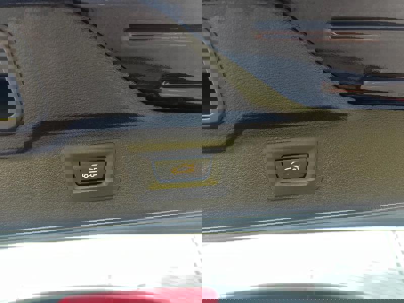 Image BMW 楲⁥㕘⠠ㅆ⤵㈨㄰ⴳ⤾ 2.0 313 40e Lounge Plus xDrive Xénon GPS Radar Bluetooth Sièges cuir élec chauffants Régul Clim auto